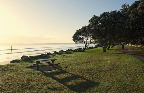 Orewa Cabin | Orewa Kiwi Cabins - Kereru Cabin