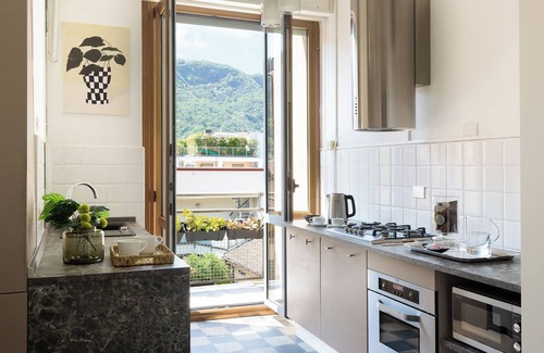 Como Apartment | Original 1937 Terragni apartment within walking distance of historic center