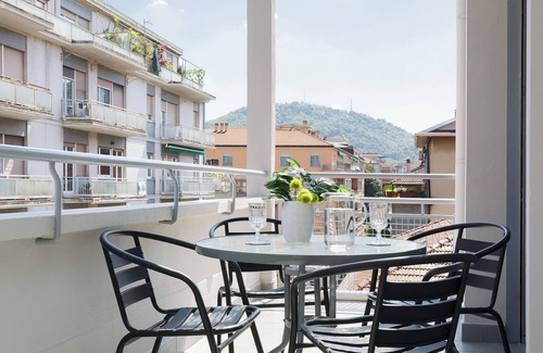 Como Apartment | Original 1937 Terragni apartment within walking distance of historic center