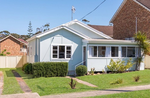 Mollymook Cottage | Original 1950's beach cottage