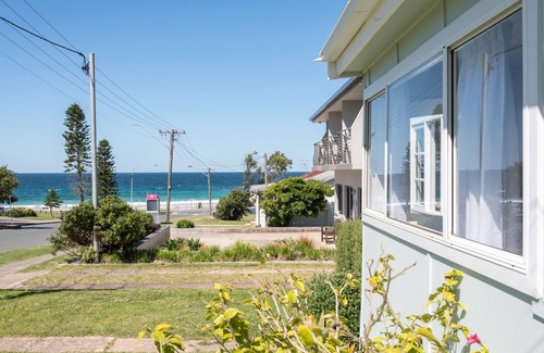 Mollymook Cottage | Original 1950's beach cottage