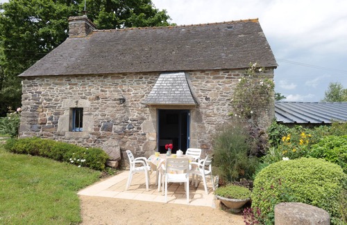 Plouguenast House | original house in the valley of Lié