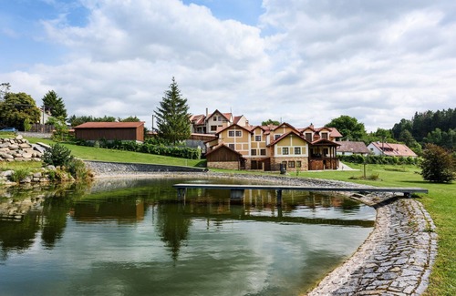 Varvazov Villa | Orlík JVNL102