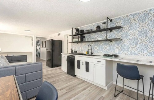 Pine Hills House | Orlando Studio Retreat King Bed + Pets OK