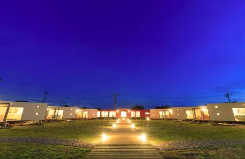 Sakai Hotel | Oruga Resort -Trailer Cottage & Cafe -