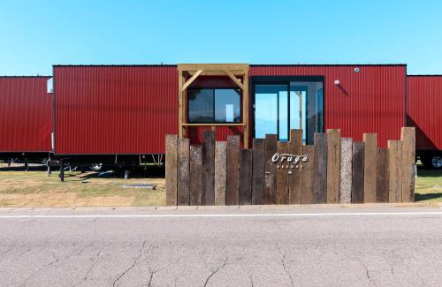 Sakai Hotel | Oruga Resort -Trailer Cottage & Cafe -