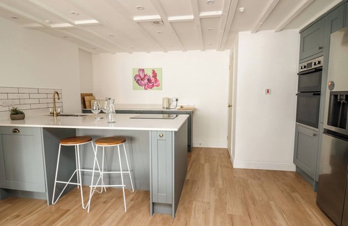Rhayader House | OSBORNE HOUSE, pet friendly, with a garden in Rhayader