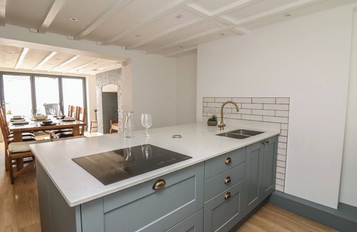 Rhayader House | OSBORNE HOUSE, pet friendly, with a garden in Rhayader