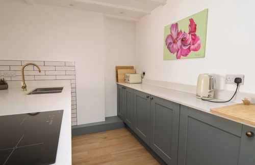 Rhayader House | OSBORNE HOUSE, pet friendly, with a garden in Rhayader