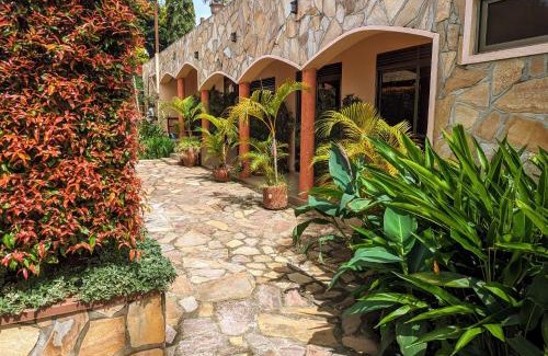 Entebbe Bed & Breakfast | Oslo Gardens Bed & Breakfast