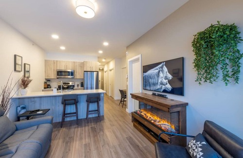 Golden Condo | OSO Summit Downtown Riverfront Condo