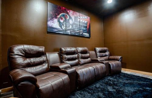 Blairsville House | Osprey - Family Cabin, Hot Tub, Game Room, Theater