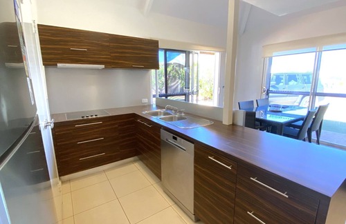 Exmouth Villa | Osprey Holiday Village Unit 103/2 Bedroom apartment in complex with a pool