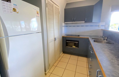 Exmouth Villa | Osprey Holiday Village Unit 122/2 Bedroom apartment in complex with a pool