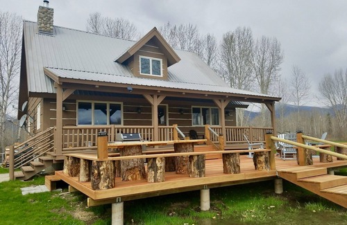 Florence Cabin | Osprey Riverfront Cabin