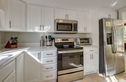 Freedom Cabin | Ossipee Lake Retreat ~ 7 Mi to King Pine Ski Area!