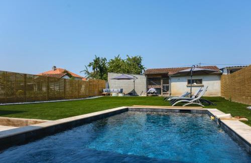 Perigueux House | Ostal périgourdine - Maison familiale avec piscine - 11 couchages