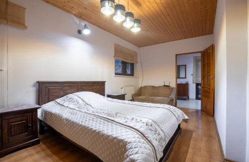 Czernichow House | Ostoja przy potoku- z tarasem oraz parkingiem- BestRooms