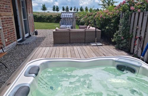 Gross Schwansee House | Ostsee-Wellnesslandhaus mit Sauna, Jacuzzi, Innenwhirlpool
