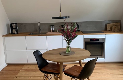 Nordstadt Apartment | Ostseeloft Ferienwohnung 500 m Entfernt von der Flensburger Förde und Stadtnah