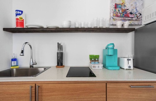 Sagrado Corazon Apartment | Otium | King Sized | Free Snacks | Pet Friendly