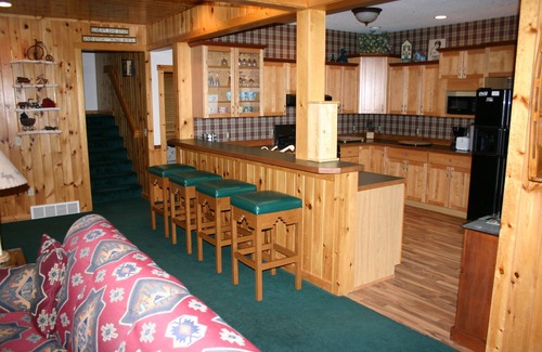 Gaylord House | Otsego Lakefront/Family/Groups/Color Change/Golf Outings/Snowmobile!