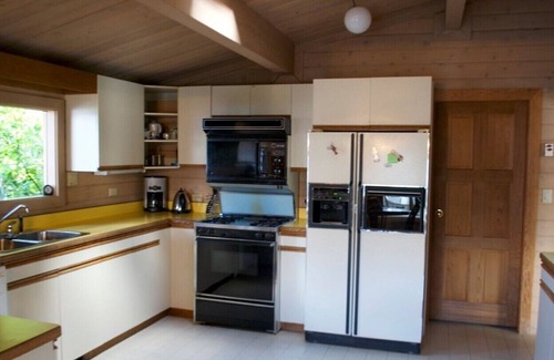 Quadra Island Cottage | Otter View Cottage at April Point