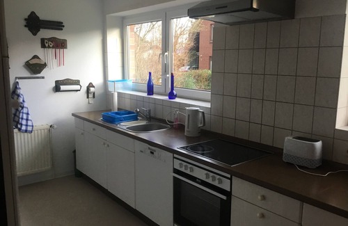 Otterndorf Apartment | Otterndorf: Holiday home, ground floor, 120m2, garden, play street, close to the beach/town