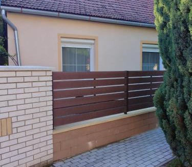 Hajduszoboszlo House | Otthon Apartman