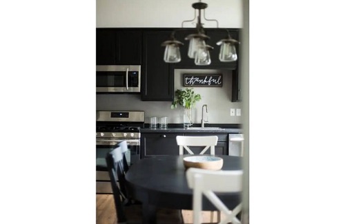 Norman House | OU campus home w king bed/20 mi to OKC Thunder