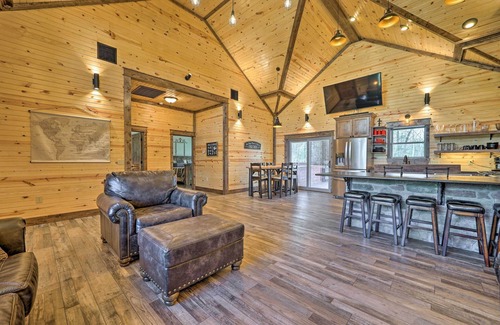 Whitesboro Cabin | Ouachita Mtn Home: Near ATV & Hiking Trails!