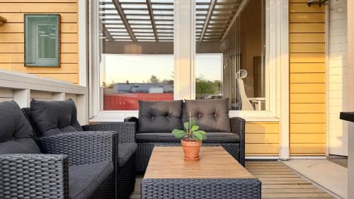 Oulu Apartment | Oulu Modern 2BR with Sauna, Patio and Parking, 10 min to Center