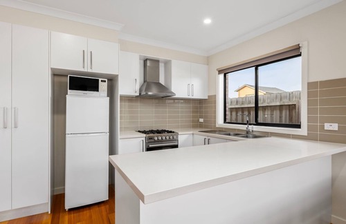 St Leonards House | Our Beach House - Townhouse a short stroll to the Shops, Cafes, and Local Beach.