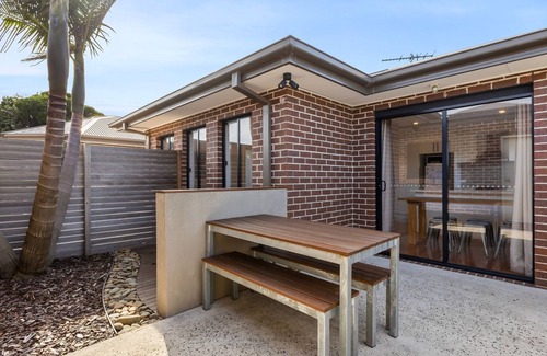 St Leonards House | Our Beach House - Townhouse a short stroll to the Shops, Cafes, and Local Beach.