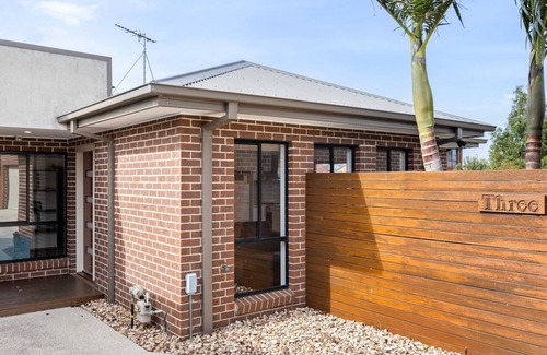 St Leonards House | Our Beach House - Townhouse a short stroll to the Shops, Cafes, and Local Beach.