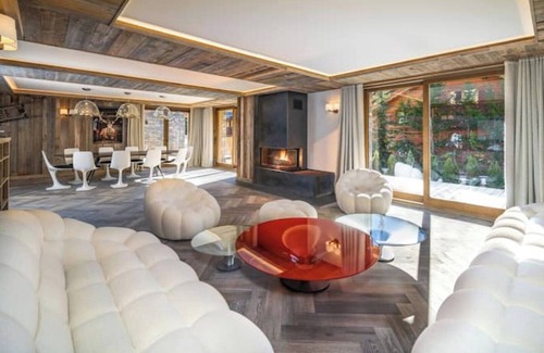 Meribel Village Ski Chalet | Ours Rouge- Beautiful Chalet in Meribel Village