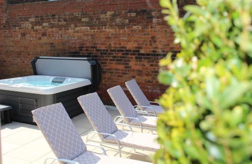 Lincoln House | Our House Collective - Luxury Stay in Lincoln City Centre, Hot tub, Sleeps 16