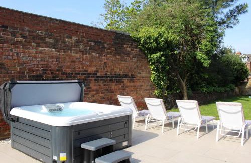 Lincoln House | Our House Collective - Luxury Stay in Lincoln City Centre, Hot tub, Sleeps 16