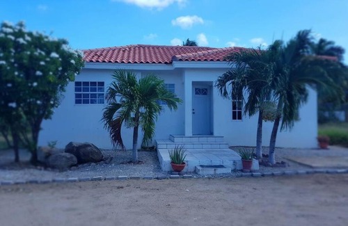 Santa Cruz House | ~*Our Paradise*~ 3-bedroom home with a pool