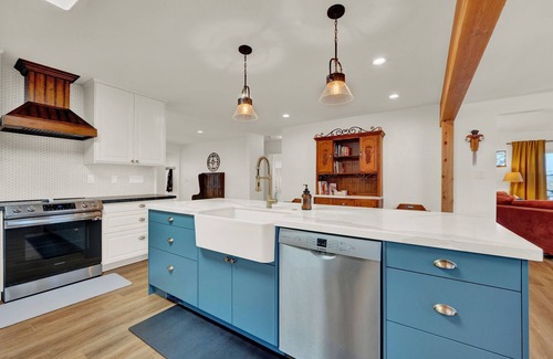 Canyon Rim House | Our "Slice of Heaven, located near ski resorts, U of U and Downtown Salt Lake