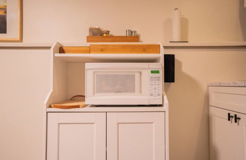 Campbell River Apartment | Our Studio offers cozy, spacious, accommodation in a superb location.