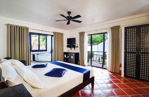 Puerto Galera Hotel | Out of the Blue Resort