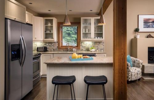 Vernon House | Outback Lakeside Vacation Homes