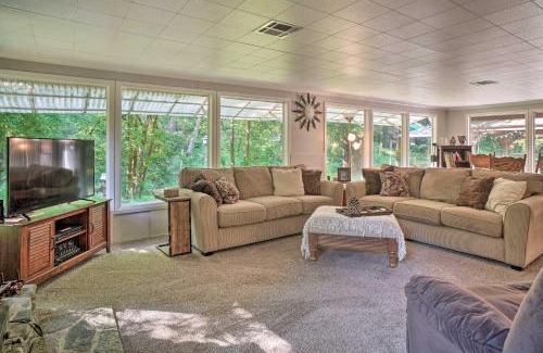 Galice House | Outdoor Adventure Tranquil Creekside Retreat