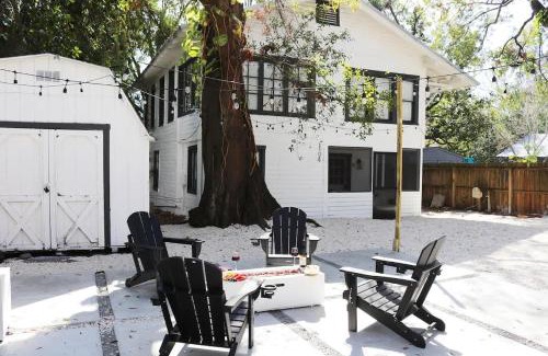 South Seminole Heights House | Outdoor Hangout with BBQ, Firepit, Bocce Ball and More