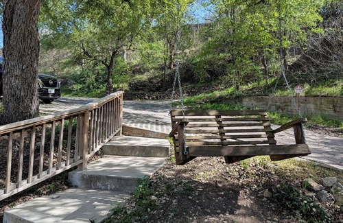 Barton Heights House | Outdoor in Winter HERE-SUP-Kayak-HIKE-bike-SWIM-foodie-park & city-GARDENS