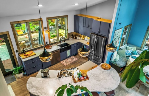 Boulder House | Outdoor Living! Hot Tub+Fire Pit+Gardens+GameRoom! Close to it ALL!