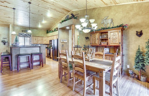 Torreon Cabin | Outdoor Oasis: Family-Friendly Cabin in Show Low!