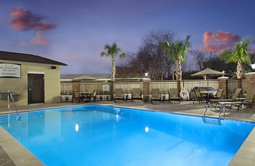 Braeswood Place Apartment | Outdoor Pool + 24 Hour Fitness Center | Studio Near Houston Medical Center