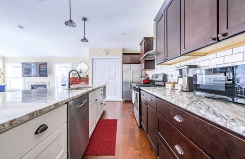 Glendale House | Outdoor Sauna, Hot tub, Fire Pit, Dogs Welcome!